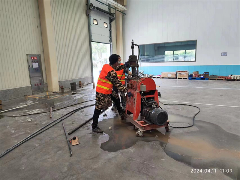 东胜厂房地面下沉塌陷注浆加固施工